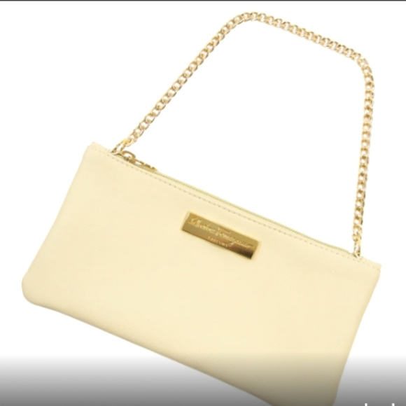 Salvatore Ferragamo Parfums Cream and Gold Chain Bag - Picture 6 of 9
